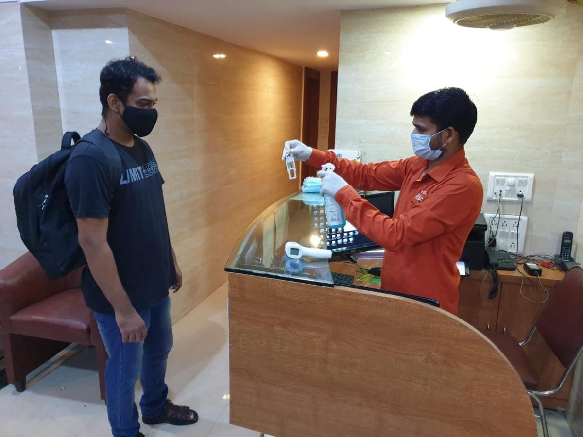 Hotel Alibaba Mumbai  Buitenkant foto
