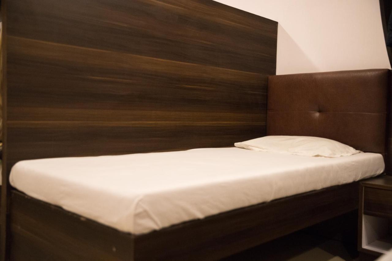 Hotel Alibaba Mumbai  Buitenkant foto