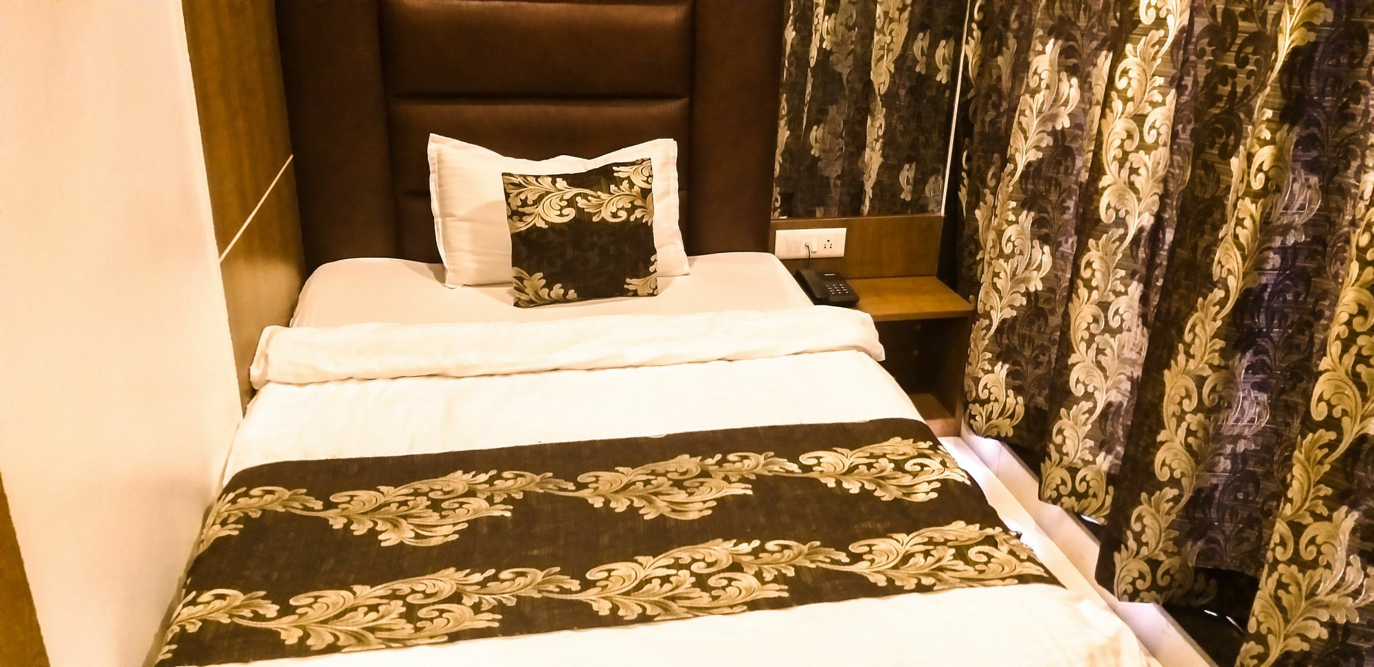 Hotel Alibaba Mumbai  Buitenkant foto